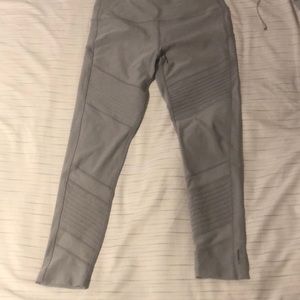 Grey workout crop leggings